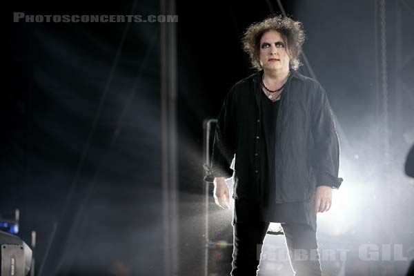 THE CURE - 2019-08-23 - SAINT CLOUD - Domaine National - Grande Scene - Robert James Smith